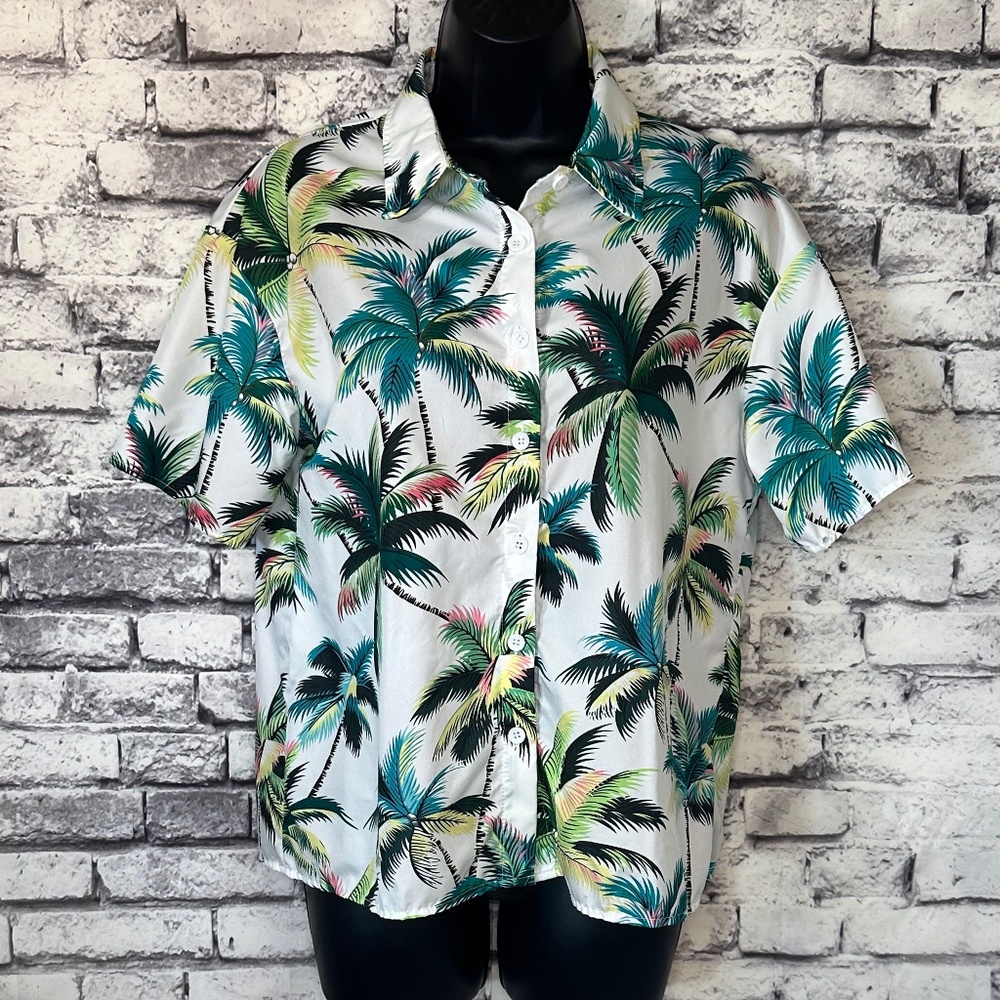 Shein Tropical Button up Shirt Size Small